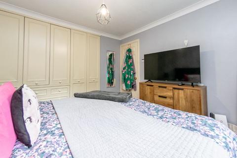 18 Thirlmere Close, Leeds, LS11 8JH