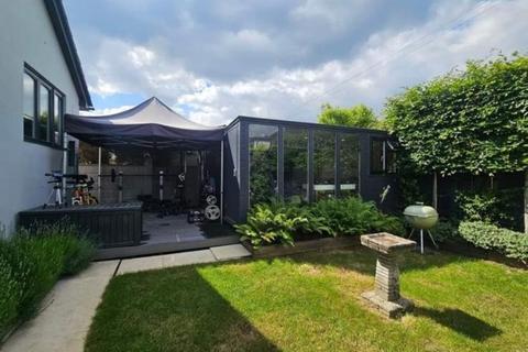 9 The Island, Thames Ditton, KT7 0SH