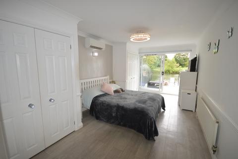 9 The Island, Thames Ditton, KT7 0SH