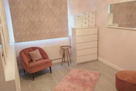9 The Island, Thames Ditton, KT7 0SH