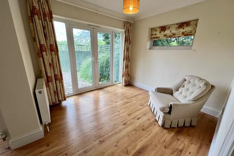 4 bedroom detached bungalow to rent, Harefield Road, Uxbridge