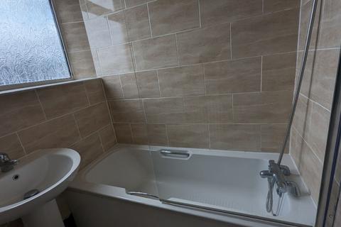 32 Back Mount Pleasant, Leeds, LS10 3TD