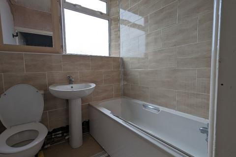 32 Back Mount Pleasant, Leeds, LS10 3TD