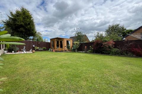 4 bedroom detached house for sale, Lawnswood Avenue, Burntwood