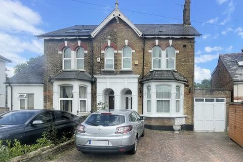 2 bedroom flat to rent, Sunny Bank, South Norwood