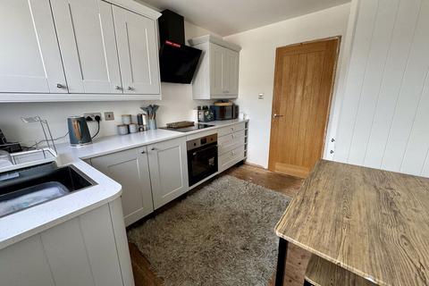 undefined, Rhodfa Shorney, Valley, LL65