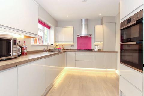 3 bedroom semi-detached house for sale, New Park Drive, Hemel Hempstead