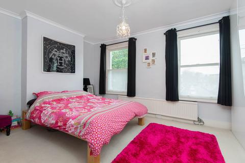 3 bedroom terraced house to rent, Swanscombe Road, W4
