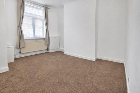 2 bedroom terraced house to rent, Gordon Street, Leigh