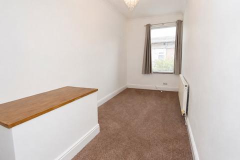 2 bedroom terraced house to rent, Gordon Street, Leigh