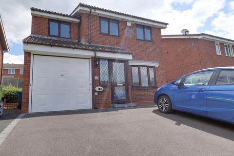 4 bedroom detached house to rent, Kendal Close, Stafford ST17