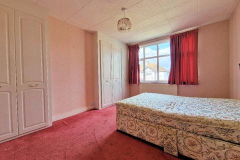 36 Beverley Gardens, Southend-on-sea, SS2 6RS