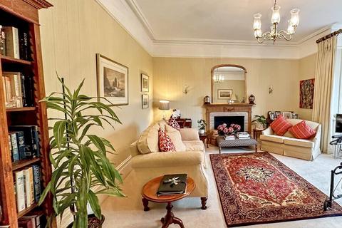 10 Westview Road, Warlingham, CR6 9JD