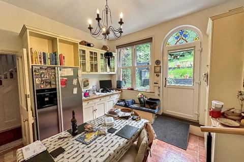 10 Westview Road, Warlingham, CR6 9JD