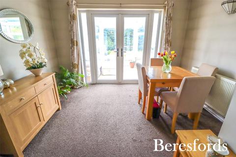 2 bedroom bungalow for sale, The Crescent, Upminster, RM14