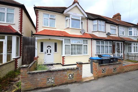 3 bedroom semi-detached house to rent, Malden Avenue, London, SE25