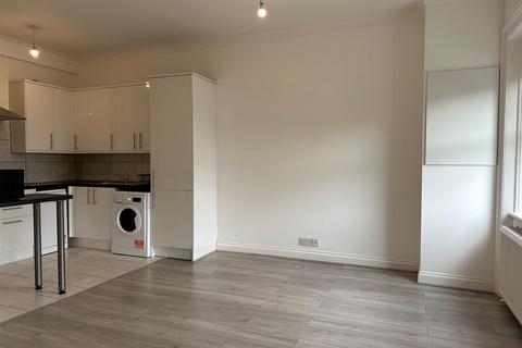2 bedroom apartment to rent, Seven Sisters Road, Islington N4