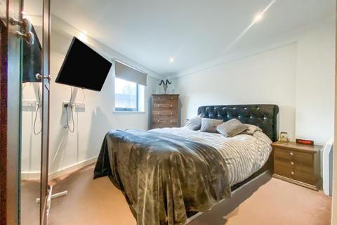 2 bedroom apartment to rent, City Wharf, Atlantic Wharf, Cardiff Bay