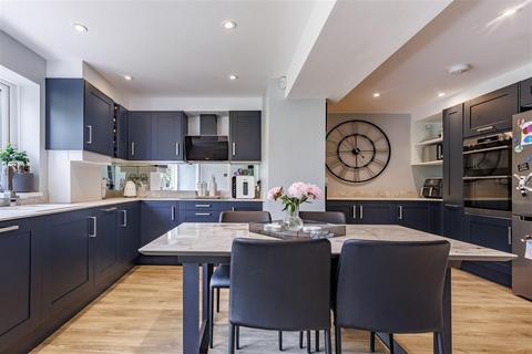 6 Beaconfield Way, Epping, CM16 5BA