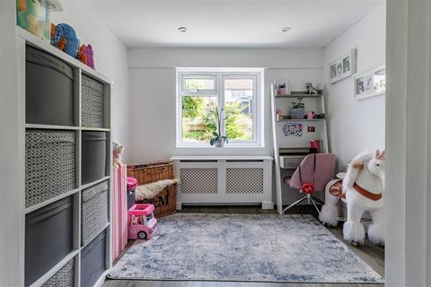 6 Beaconfield Way, Epping, CM16 5BA