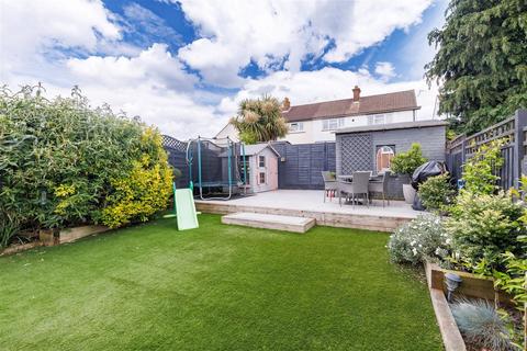 6 Beaconfield Way, Epping, CM16 5BA