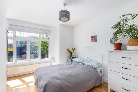 1 bedroom flat for sale, Kingston Road, Raynes Park SW20