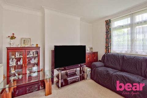 4 bedroom detached bungalow for sale, Southbourne Grove, Westcliff-on-Sea SS0