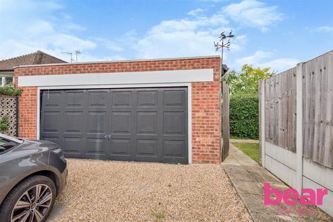 4 bedroom detached bungalow for sale, Southbourne Grove, Westcliff-on-Sea SS0