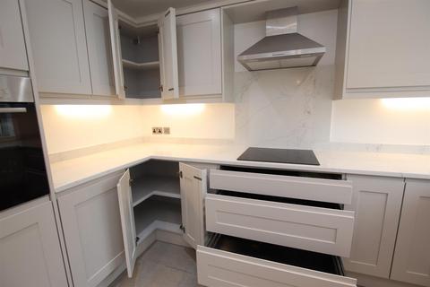 173 Apperley Road, Bradford, BD10 0AX