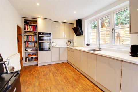 31 Station Road, Welham Green, Hatfield, AL9 7PQ