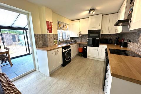 83 Dore Close, Northampton, NN3 8NJ