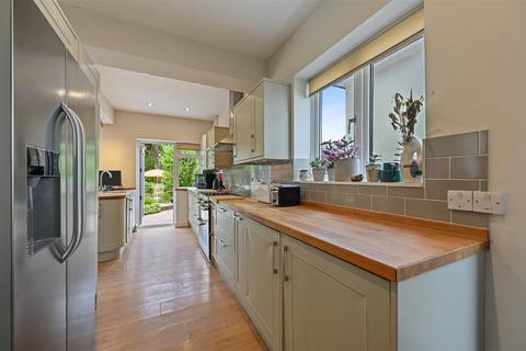 120 Banstead Road, Carshalton, SM5 3NH