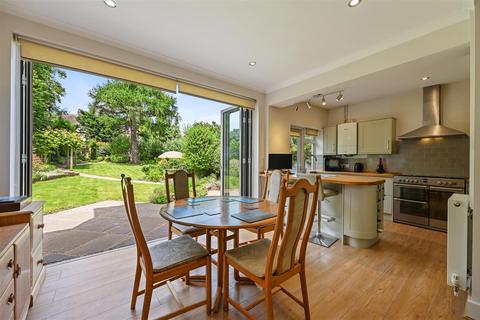 120 Banstead Road, Carshalton, SM5 3NH