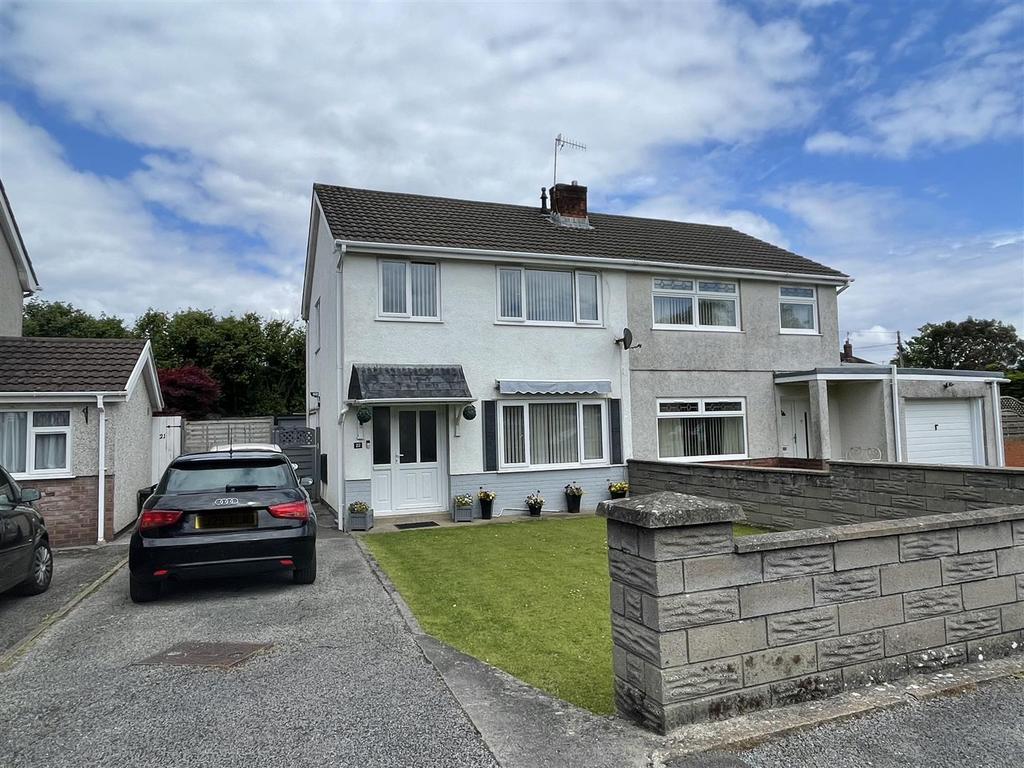 Parc Berwig, Bynea, Llanelli 3 bed semidetached house £230,000
