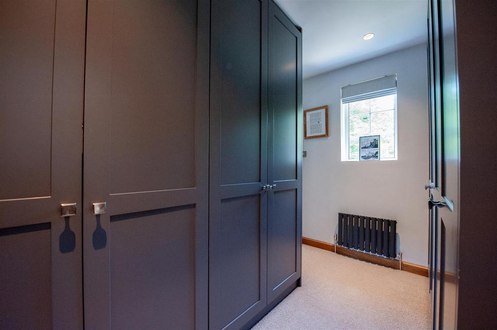 Walk-Through Wardrobe.jpg