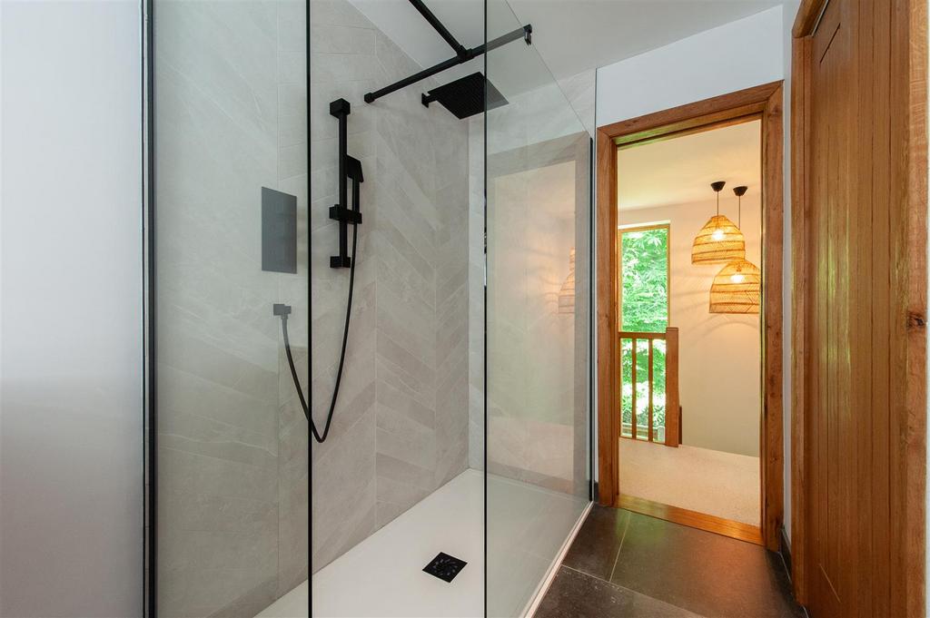 Bathroom...jpg