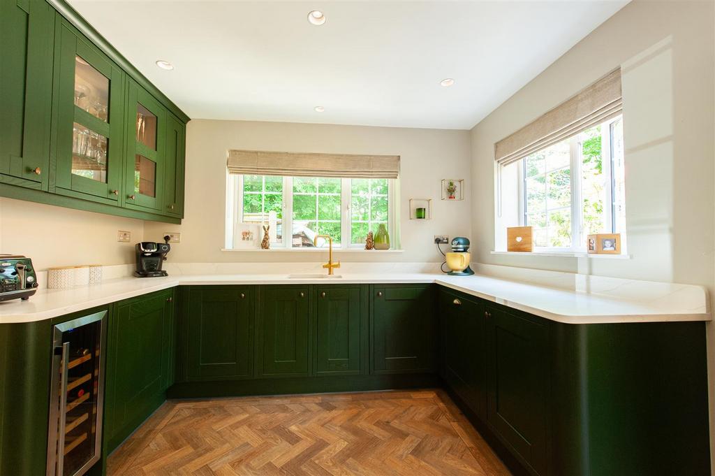Kitchen...jpg