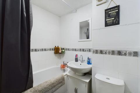 30 Guernsey Close, Crawley, RH11 9QS