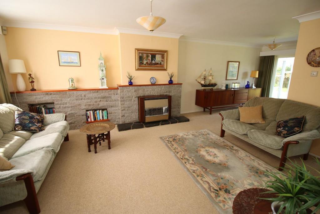 15 - lounge.JPG