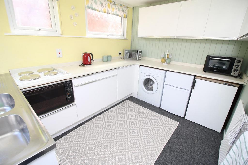 6 - kitchen.JPG
