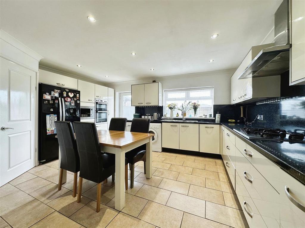 Dining/Kitchen