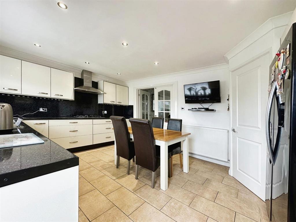 Dining/Kitchen