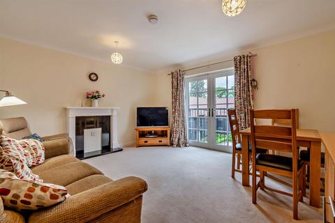 2 bedroom apartment for sale, Alexander Court, Mote Park, Maidstone