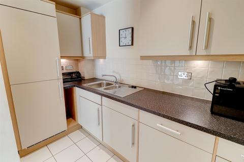 2 bedroom apartment to rent, John Cullis Gardens, Leamington Spa