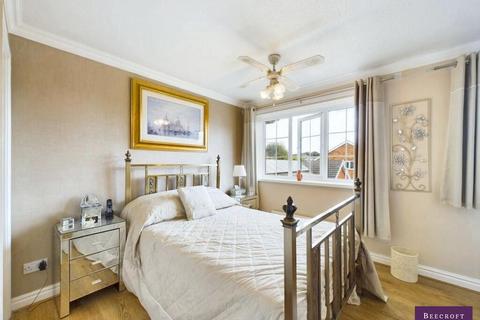 15 Burtop Croft, Hemingfield, Barnsley, S73 0QR