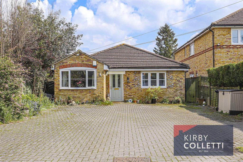 avenue-road-dobbs-weir-4-bed-detached-bungalow-545-000