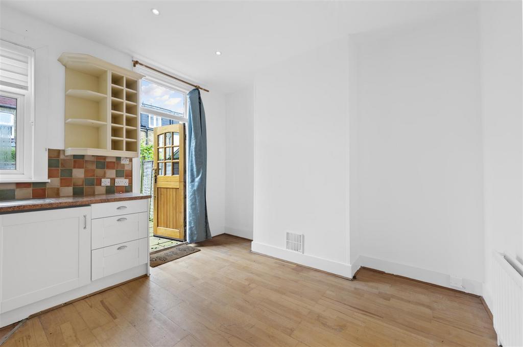 16 Gore Road,7.jpg