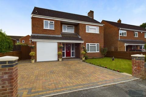 4 bedroom detached house for sale, Gibson Close, Wiltshire SN12