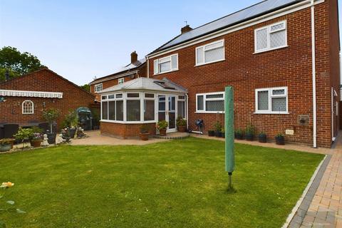 4 bedroom detached house for sale, Gibson Close, Wiltshire SN12