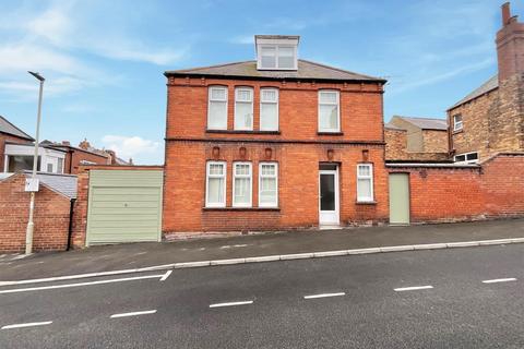 4 bedroom house for sale, Moorland Road, Scarborough